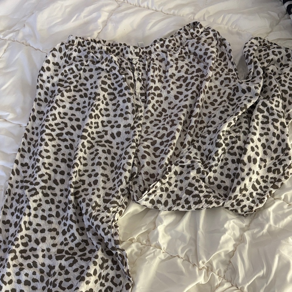 Leopard Print Wide-Leg pajama pants